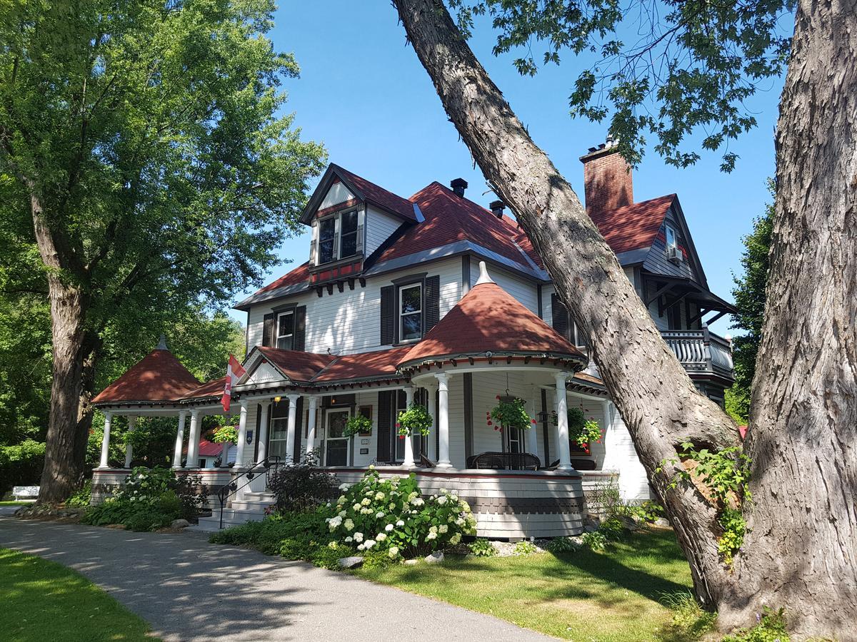 Les Trois Erables Boutique Inn Wakefield Exterior photo